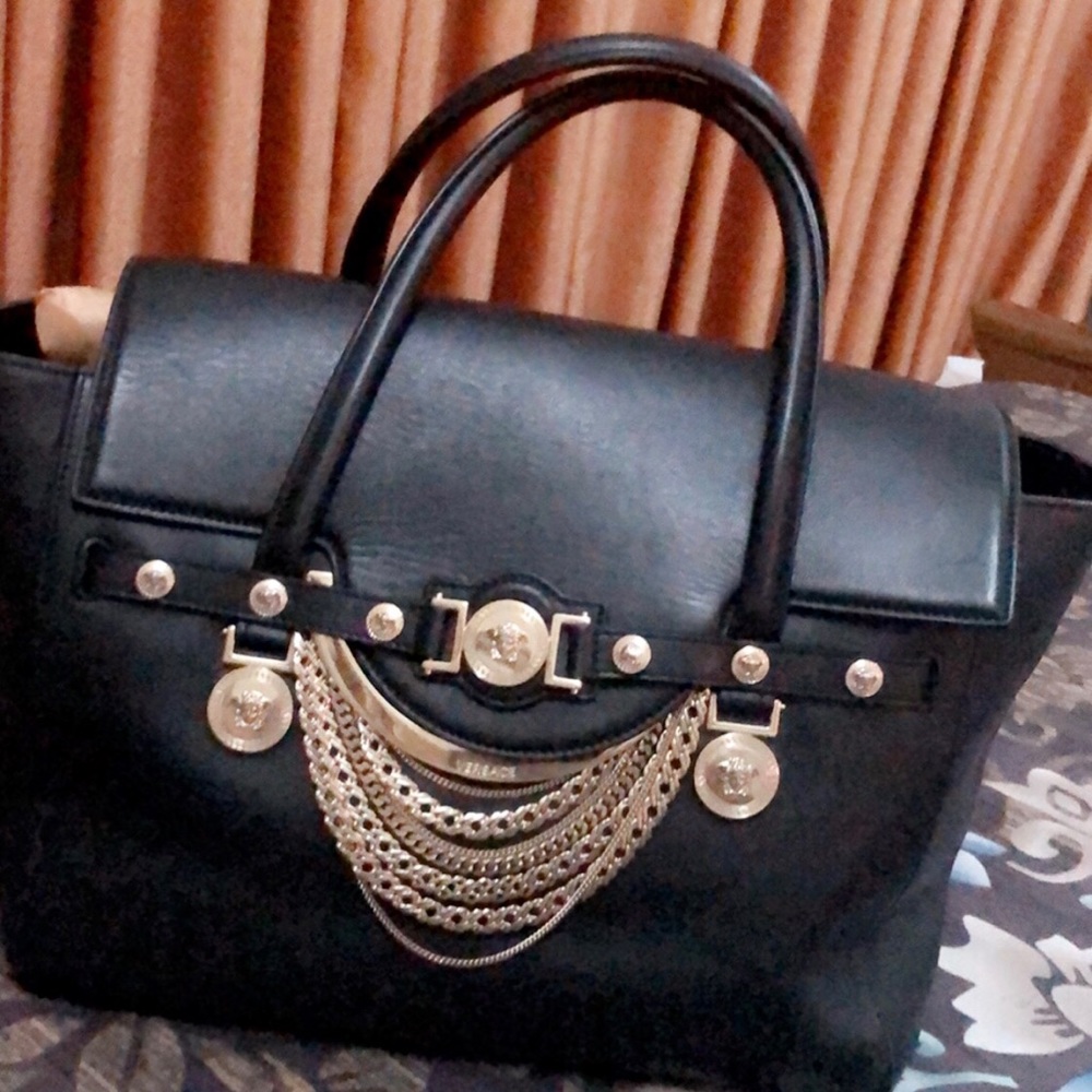 Versace tote bag in clean condition 💯 authentic
